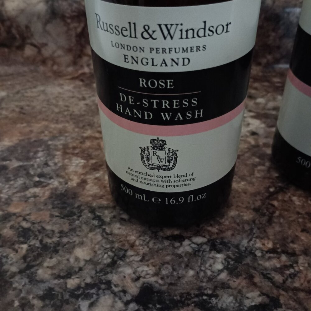 NEW LOT OF 2  Russell & Windsor Destress Rose Scented  Hand Wash 16.9 oz Each - Picture 2 of 2